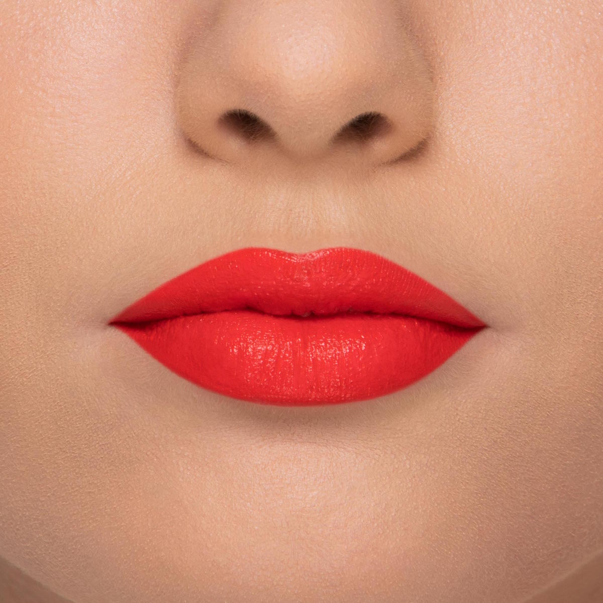LADY BOLD LIPSTICK  (LABIAL CREMOSO)